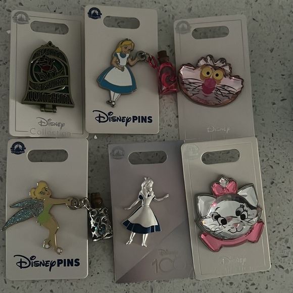 Disneyland Park PINS straight From the Park In California - Picture 3 of 5